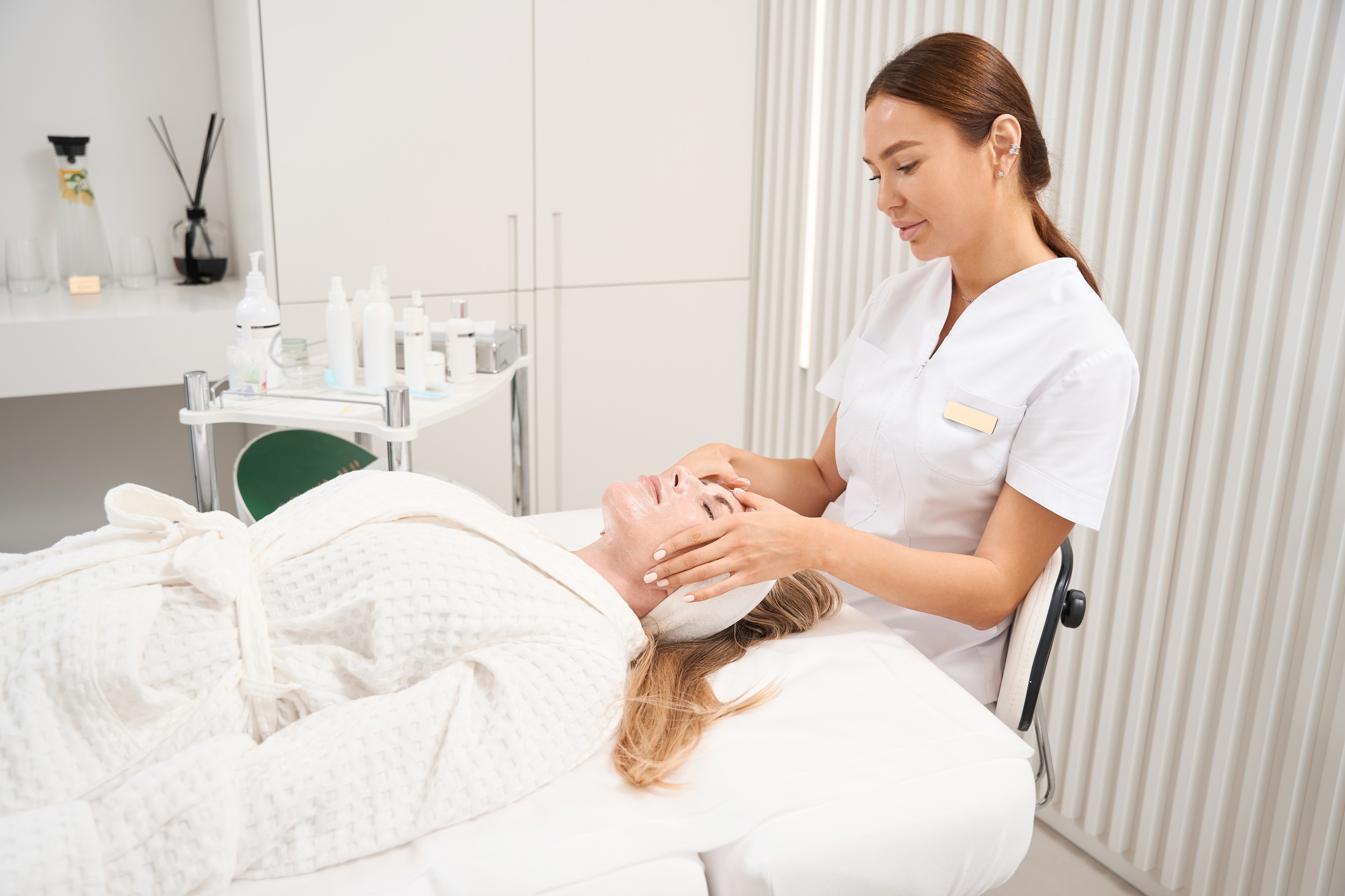 Stanowisko Wyższej Szkoły Inżynierii i Zdrowia w Warszawie w sprawie komunikatu Ministra Zdrowia dotyczącego procedur medycyny estetyczno-naprawczej